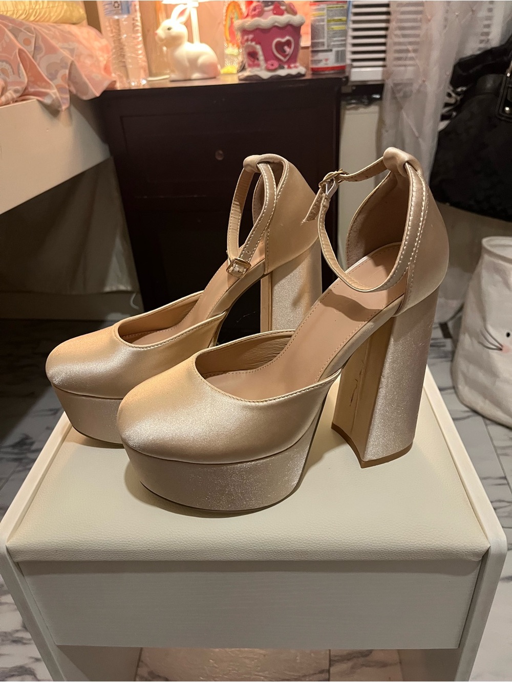Gold satin statement heel